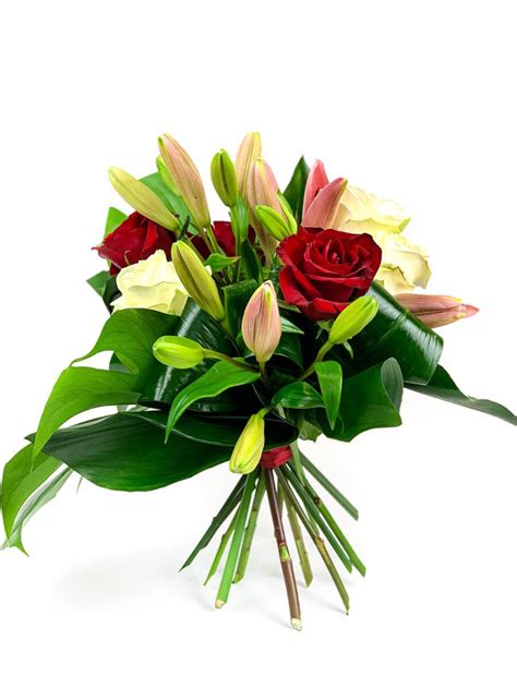 flower delivery sercive budapest|Flower and gift delivery in Budapest from FLEURT.